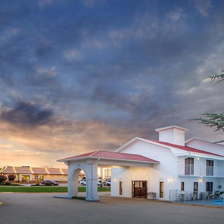 Super 8 By Wyndham Springdale Ar Motel Exterior photo