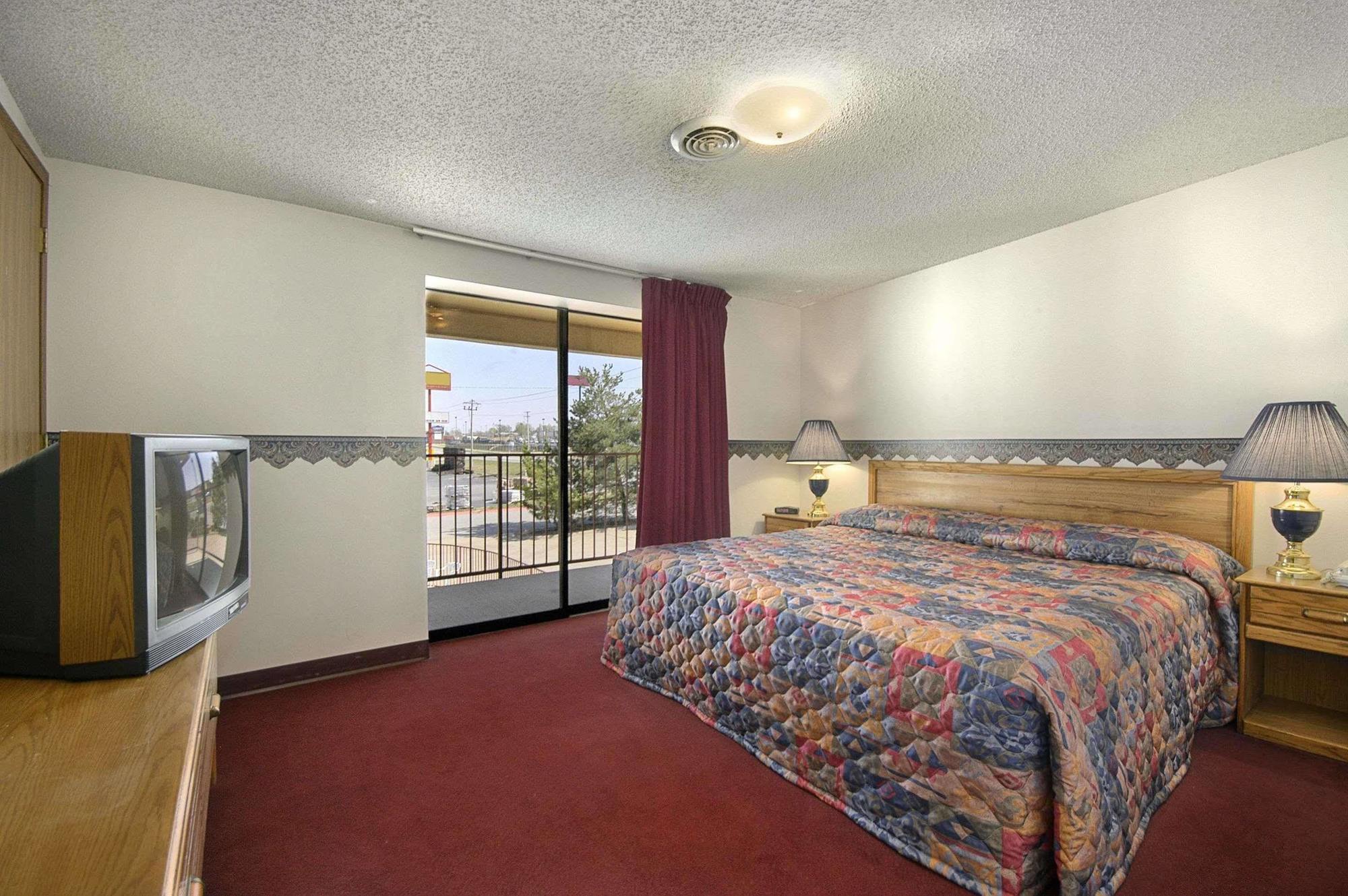 Super 8 By Wyndham Springdale Ar Motel Room photo